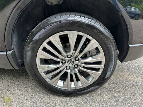 Used 2023 Toyota Venza XLE AWD/4WD image 15