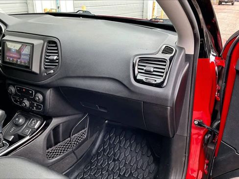 Used 2021 Jeep Compass Latitude image 19