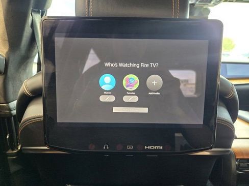 Used 2022 Jeep Grand Wagoneer Series III w/ Rear Seat Video Group 1 AWD/4WD image 34