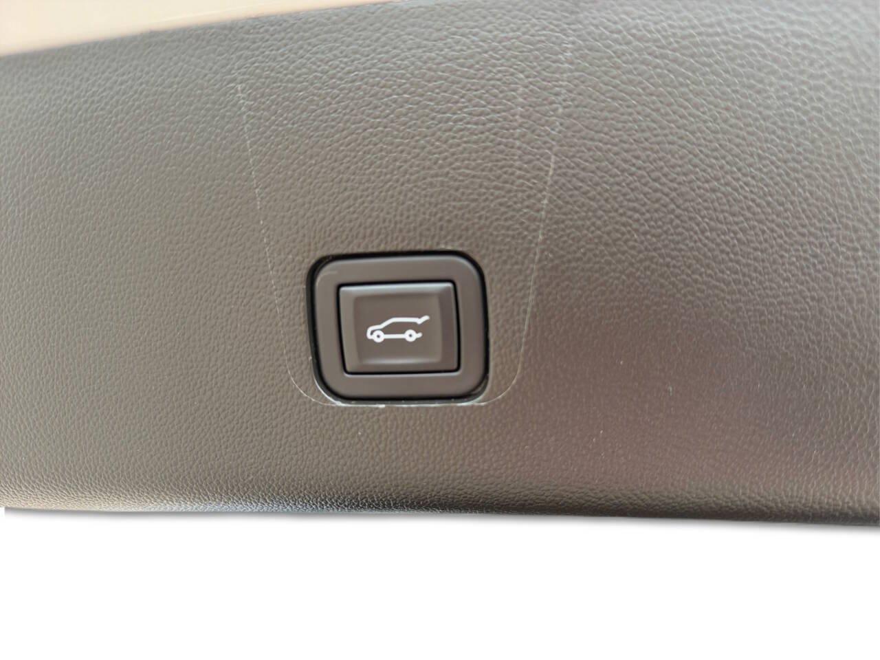 Used 2023 Chevrolet Traverse RS w/ LPO, Floor Liner Package AWD/4WD image 23