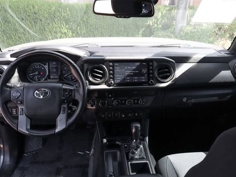Used 2020 Toyota Tacoma TRD Off-Road w/ Technology Package AWD/4WD image 28