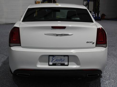 Used 2019 Chrysler 300 S RWD image 7