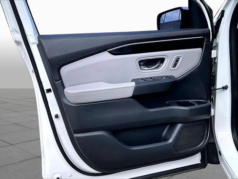 Used 2023 Honda Pilot Touring image 22