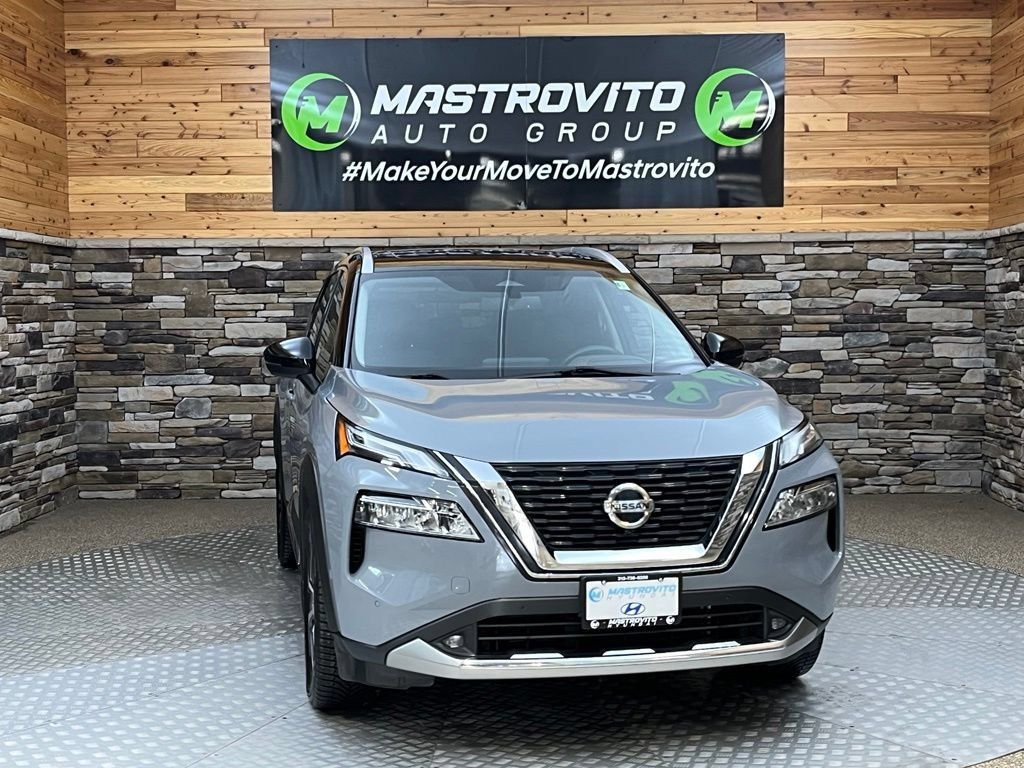 Used 2021 Nissan Rogue Platinum AWD/4WD image 2