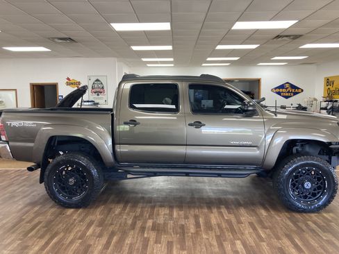 Used 2012 Toyota Tacoma 4x4 Double Cab w/ TRD Off-Road Pkg image 6