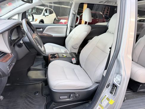 Used 2017 Toyota Sienna Limited Premium AWD/4WD image 12
