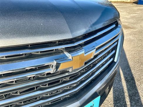 Used 2023 Chevrolet Traverse LT w/ Rear Camera Mirror Package image 30