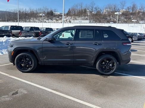 New 2026 Jeep Grand Cherokee Limited w/ Limited Altitude Package AWD/4WD image 4