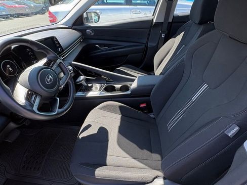 Used 2022 Hyundai Elantra SEL w/ Convenience Package image 13