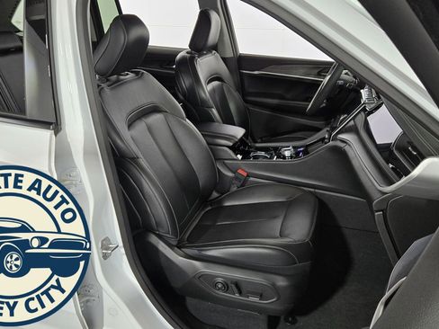 Used 2022 Jeep Grand Cherokee Limited 4xe image 35