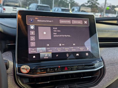 Used 2024 Jeep Compass Latitude image 14