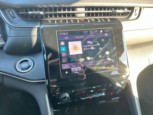 New 2025 Jeep Grand Cherokee L Laredo w/ Luxury Tech Group I image 16