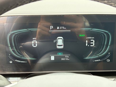 Used 2023 Kia Niro EX Touring FWD image 11