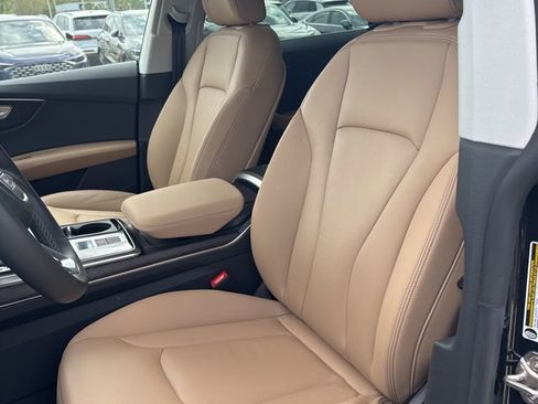 Used 2025 Audi Q8 Premium w/ Convenience Package image 8