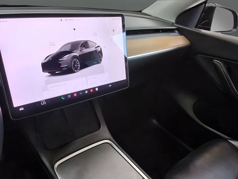 Used 2022 Tesla Model Y Long Range AWD/4WD image 18