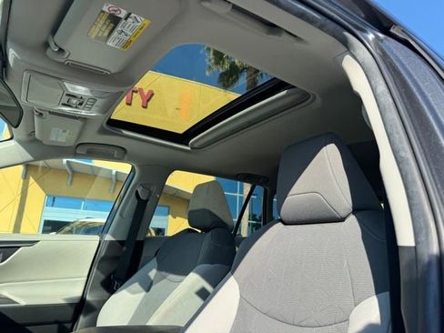 Used 2021 Toyota RAV4 XLE w/ Convenience Package image 22