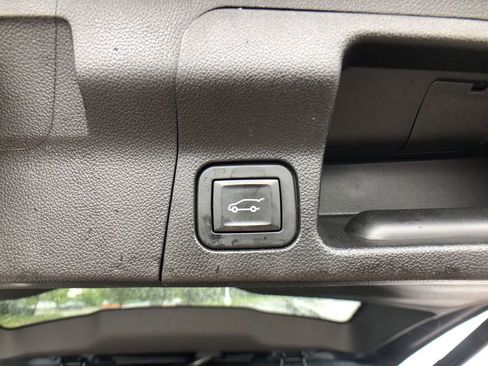 Used 2019 GMC Acadia SLE image 29