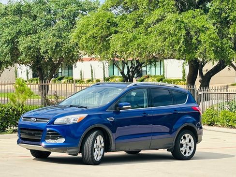 Used 2015 Ford Escape Titanium w/ Equipment Group 301A FWD image 3