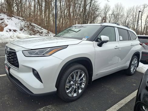 New 2026 Toyota Highlander Limited image 2