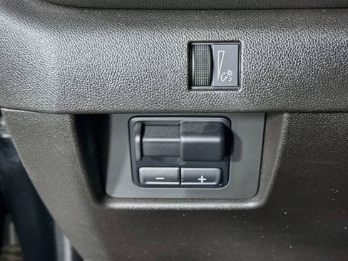 Used 2023 Chevrolet Colorado LT w/ LT Convenience Package II AWD/4WD image 10