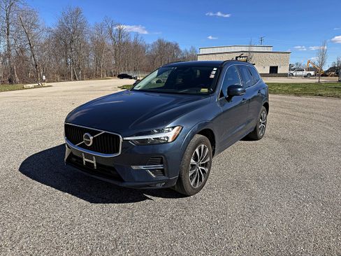 Used 2023 Volvo XC60 B5 Core w/ Climate Package image 5