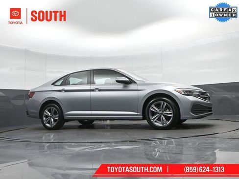 Used 2024 Volkswagen Jetta SE image 40