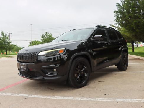 Used 2020 Jeep Cherokee Latitude Plus FWD image 3