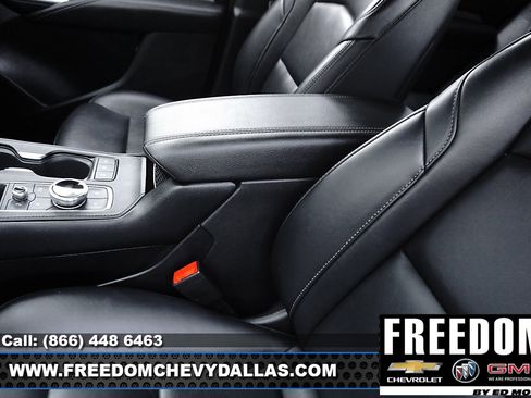 Used 2025 Cadillac XT4 Premium Luxury image 28