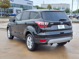 Used 2017 Ford Escape SE FWD video 2