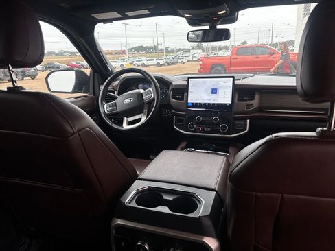 Used 2023 Ford Expedition Limited image 30