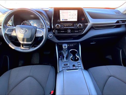 Used 2024 Toyota Highlander LE image 12