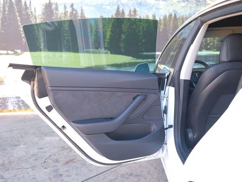 Used 2019 Tesla Model 3 Standard Range Plus image 32