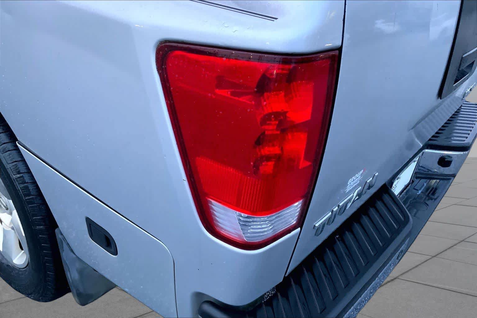 Used 2007 Nissan Titan SE RWD image 23