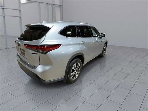 Certified 2021 Toyota Highlander XLE image 8