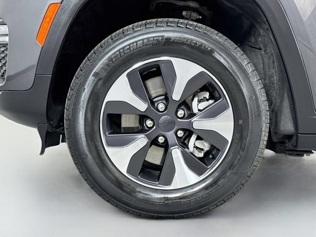 Used 2023 Jeep Grand Cherokee 4WD 4xe image 12