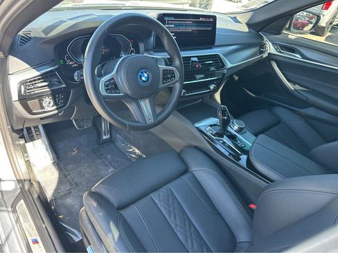 Used 2023 BMW 530e w/ M Sport Package image 16