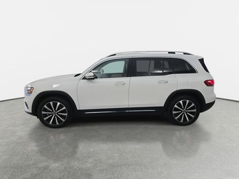 Used 2022 Mercedes-Benz GLB 250 w/ Premium Package Lite image 8