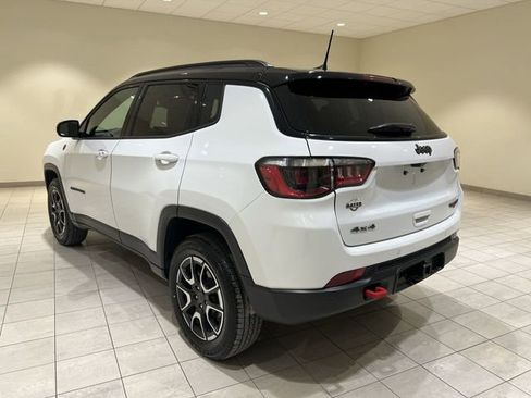 Used 2025 Jeep Compass Trailhawk w/ Trailer Tow Group AWD/4WD image 3