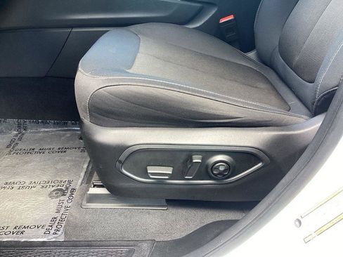 Used 2025 Jeep Grand Cherokee Laredo w/ Luxury Tech Group I AWD/4WD image 12