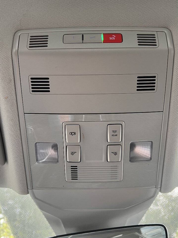 Used 2024 Volkswagen Jetta SE FWD image 27