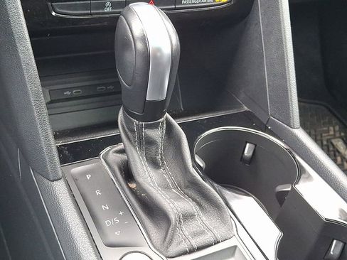 Used 2022 Volkswagen Atlas Cross Sport SE image 15