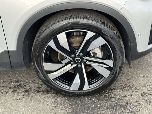 Used 2025 Volvo XC40 B5 Plus image 6