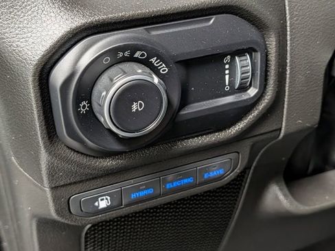 Used 2024 Jeep Wrangler Unlimited AWD/4WD image 17