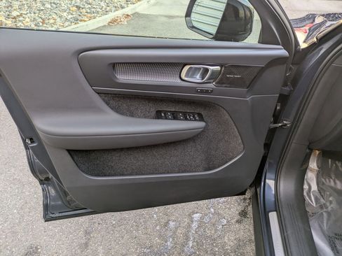 Used 2022 Volvo XC40 P8 Recharge Ultimate image 12