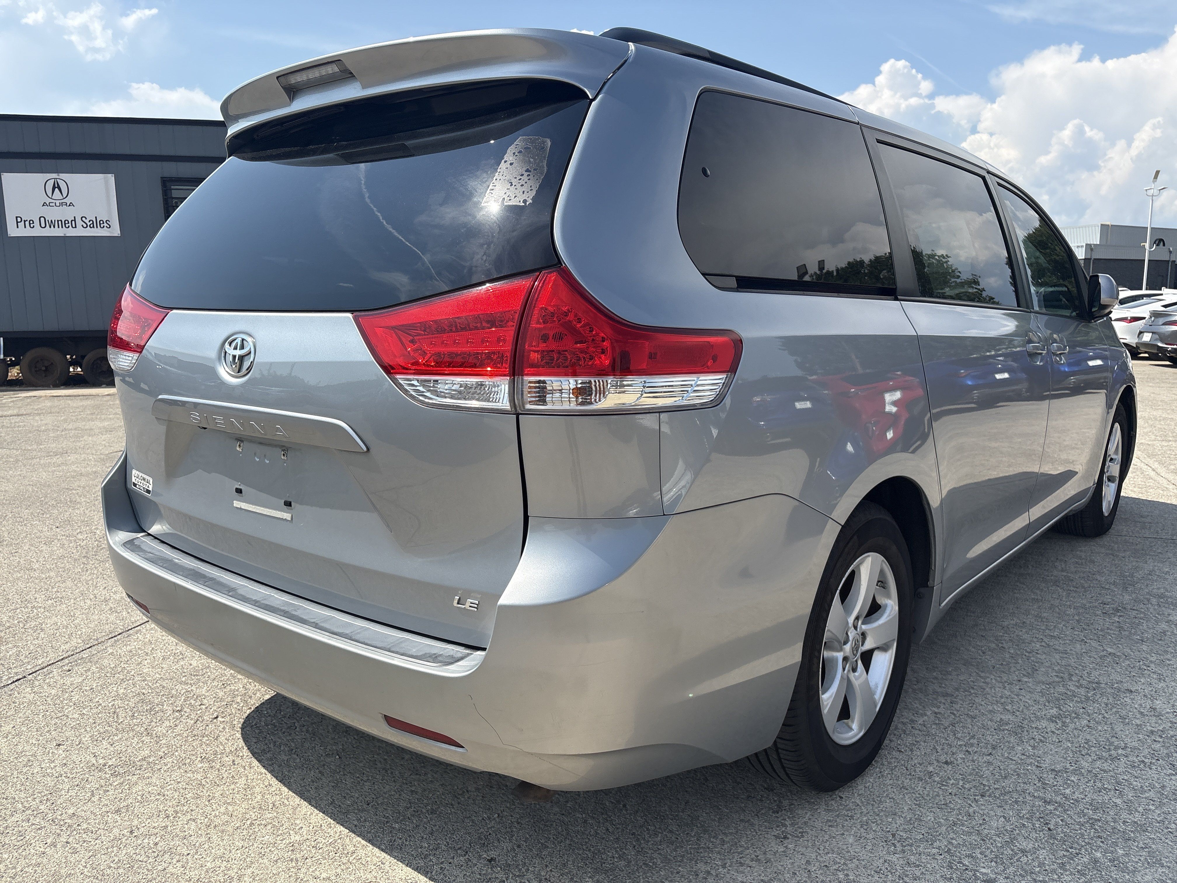 Used 2014 Toyota Sienna LE FWD image 2