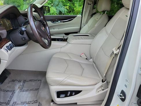Used 2015 Cadillac Escalade Premium image 4