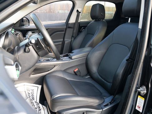 Used 2017 Jaguar F-PACE Premium image 23
