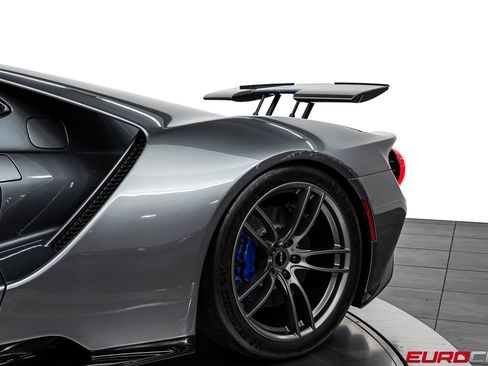 Used 2018 Ford GT RWD image 16