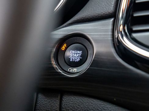 Used 2019 Jeep Grand Cherokee Altitude image 21