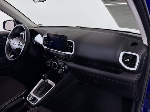 Used 2023 Hyundai Venue Limited image 27